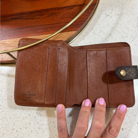 SOLD 🛑 Louis Vuitton Monogram Vintage Wallet - Picture 4 of 7